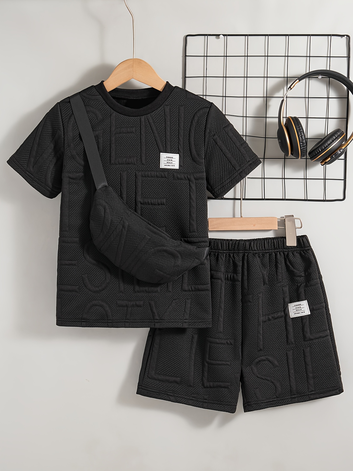Boys' Casual Outing Solid Color Chap Design Regular Fit Round Neck Short Sleeve T-Shirt And Shorts 2pcs Set with Hanging Bag Boys' Shorts Set Summer, for Outdoor - Image 4
