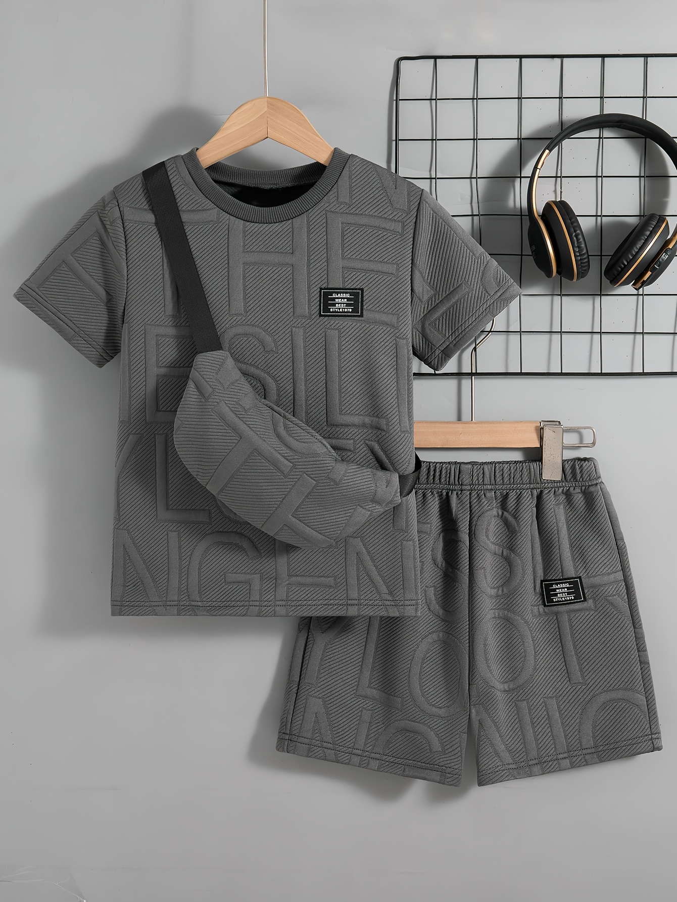 Boys' Casual Outing Solid Color Chap Design Regular Fit Round Neck Short Sleeve T-Shirt And Shorts 2pcs Set with Hanging Bag Boys' Shorts Set Summer, for Outdoor