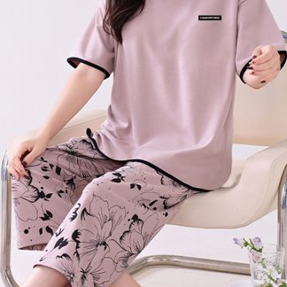 Women's Purple Floral Letter Print Pajama Set, Round Neck Cuff Top with Capri Pants Casual Loungewear - US/EU Sizes