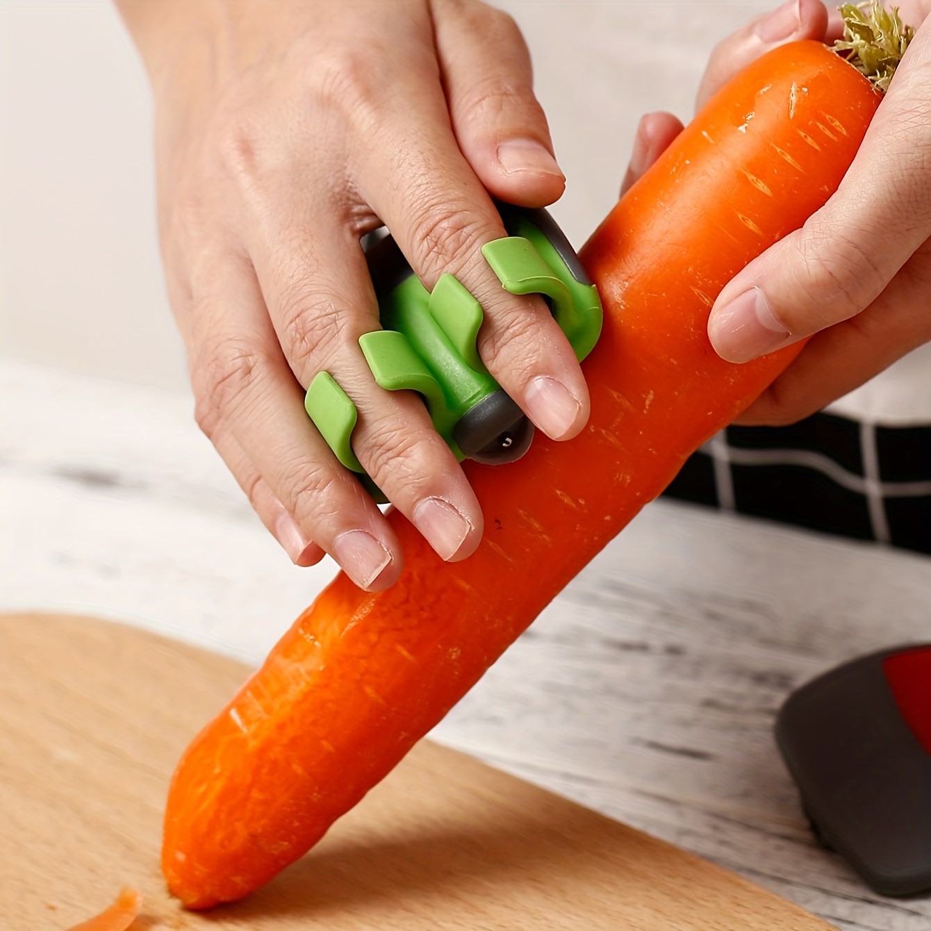 1 Stainless Steel Handheld Peeler, Easily Peel Fruits And Vegetables, Vegetable Peeling Tool, Comfortable Grip, with Non-Slip Rubber Finger Ring Design. Made of Stainless Steel And Durable Thermoplastic Rubber Material, Not Electric - Image 5