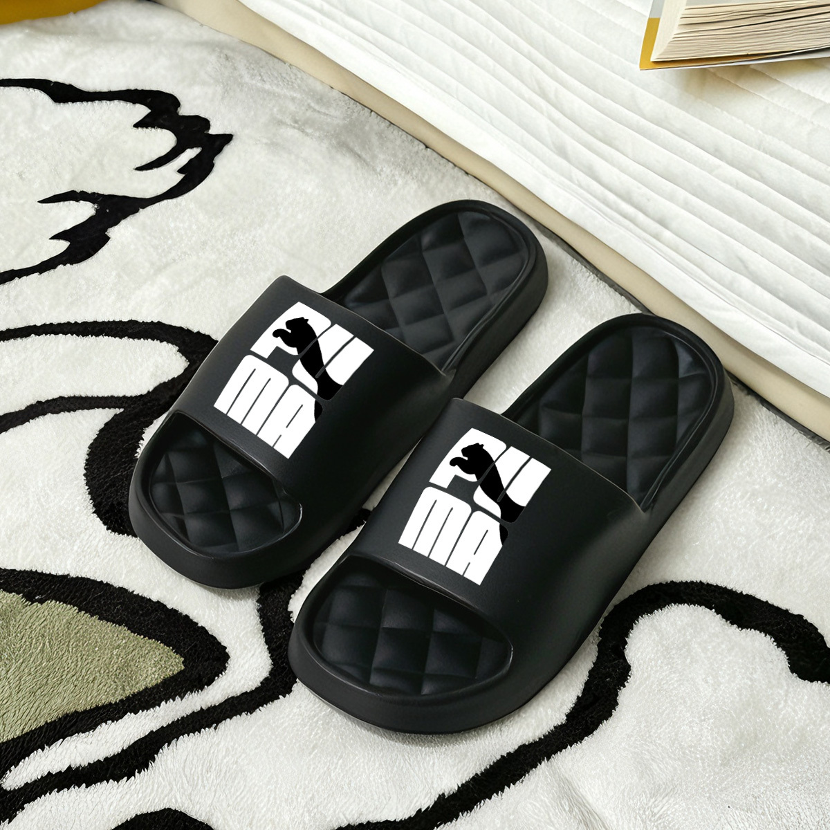 1 Pair of Cougar Silhouette Printed Plus-size Slippers, Vacation Slippers, Indoor and Outdoor Slippers, All-season Slippers, Couple Slippers—breathable and Soft, Suitable for the Beach and Travel, and Suitable for Both Men and Women - Image 3