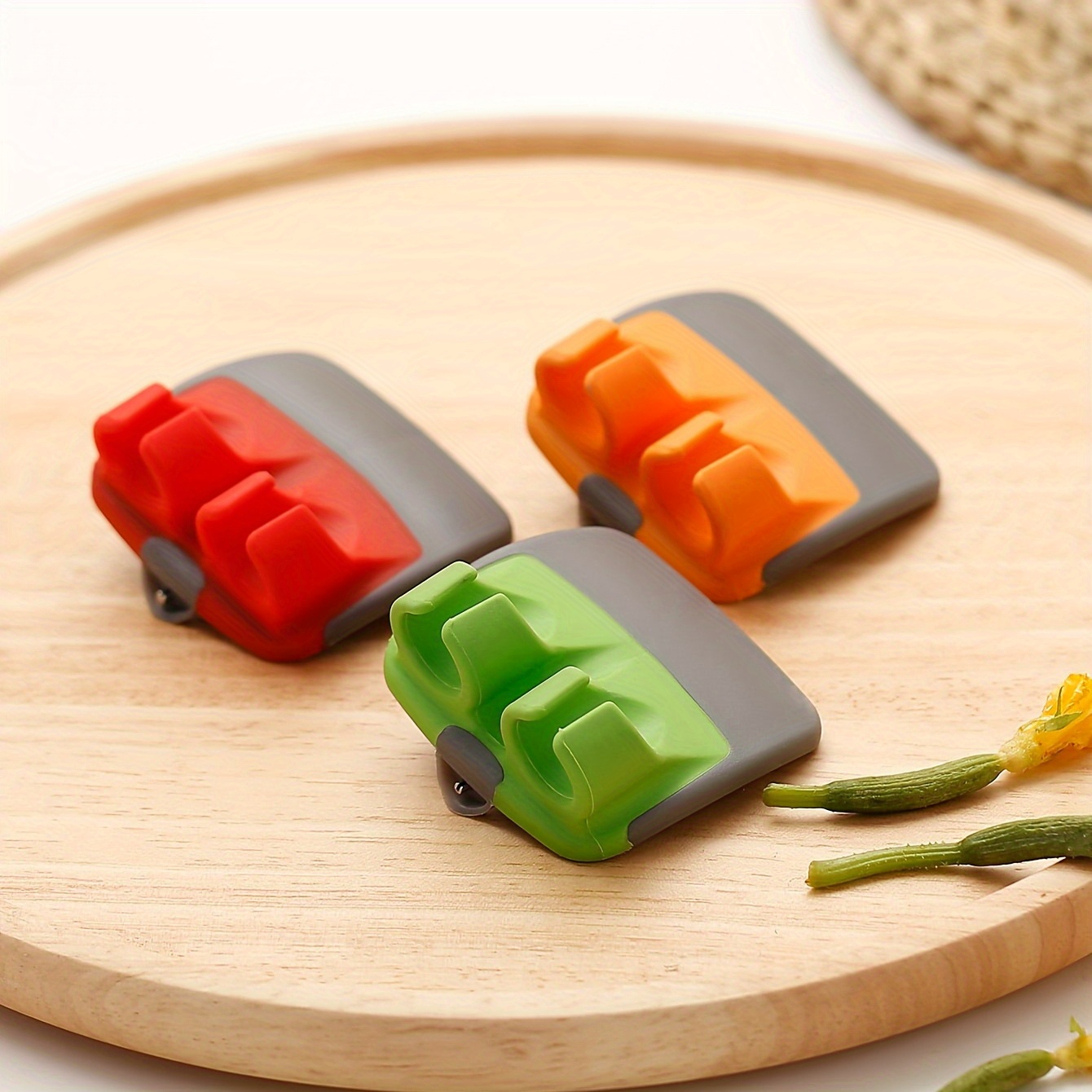 1 Stainless Steel Handheld Peeler, Easily Peel Fruits And Vegetables, Vegetable Peeling Tool, Comfortable Grip, with Non-Slip Rubber Finger Ring Design. Made of Stainless Steel And Durable Thermoplastic Rubber Material, Not Electric - Image 7